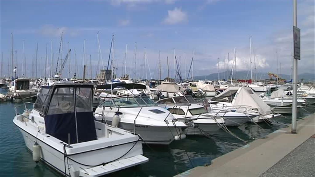 Le spiagge libere? A Chiavari il Comune le lava con acqua e sale
