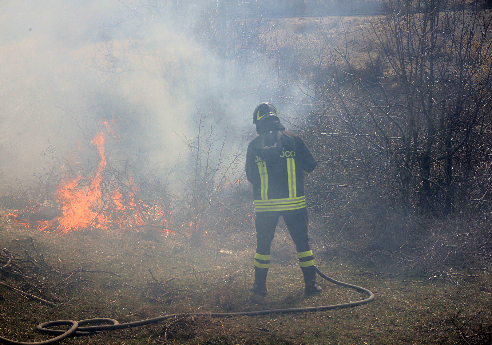 Incendi, spenti tre roghi in Liguria: impegnato anche elicottero