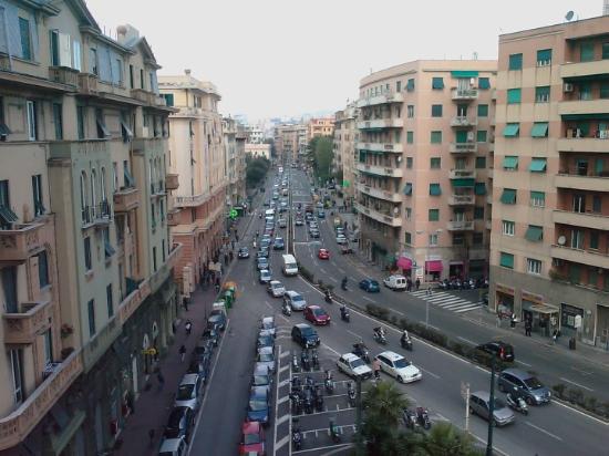 Genova, mortale incidente stradale in via Cantore: la vittima è un motociclista