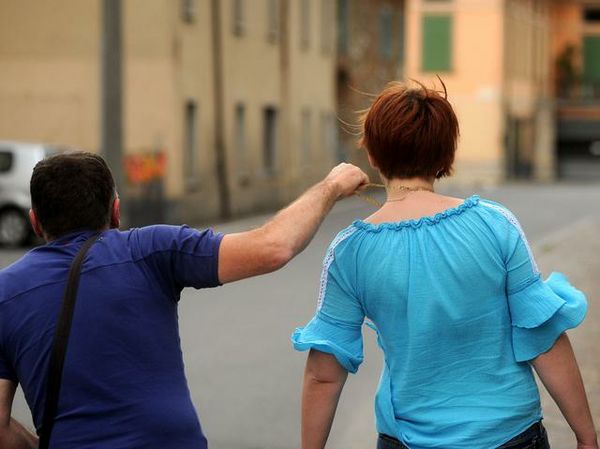 Settantenne insegue scippatore, poi lo lascia andare