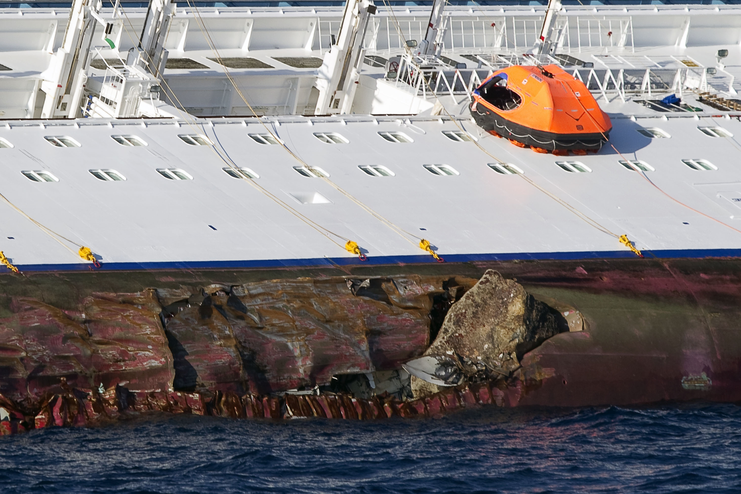 Concordia, domani l'ok definitivo alla rotazione del relitto
