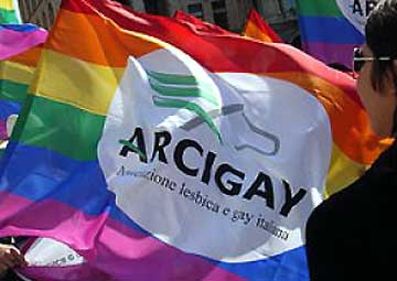 Gay: armadio 'coming out' in piazza a Genova 