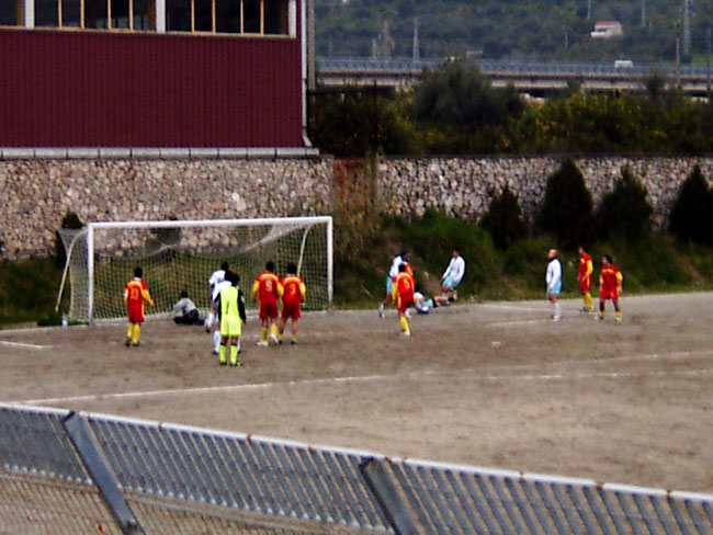 Due giovani soccorsi sui campi di calcio, paura ma nessun danno