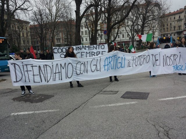 Movimento 9 dicembre, poche persone in corteo a Genova