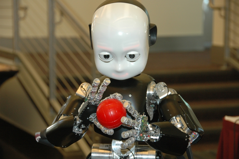 iCub, il robot dell'IIT, diventa socio vitalizio del gruppo giovani Ascom Genova