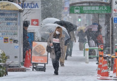 Giappone paralizzato dalla neve, i morti sono 12