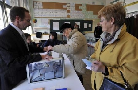 Elezioni amministrative francesi: ampia vittoria della destra