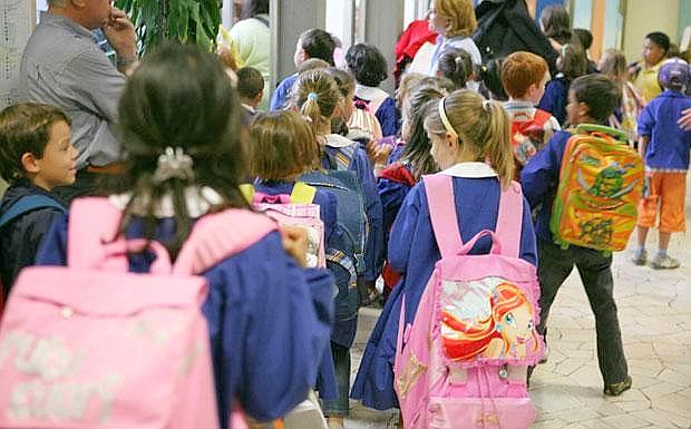 Maestra denunciata per abbandono di minori