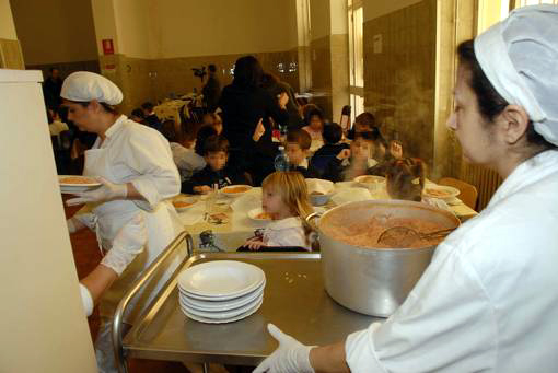 Mense scolastiche, confermati i licenziamenti e scatta lo sciopero