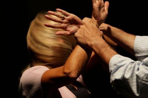 Picchiata e rapinata all'uscita dal Villa Scassi di Sampierdarena