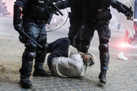 Alfano, stop a saccheggi o divieto di accesso al centro di Roma