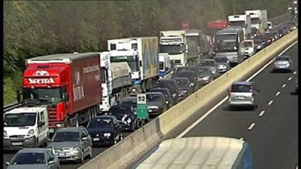 Pasqua, traffico intenso e code sulle autostrade della Liguria