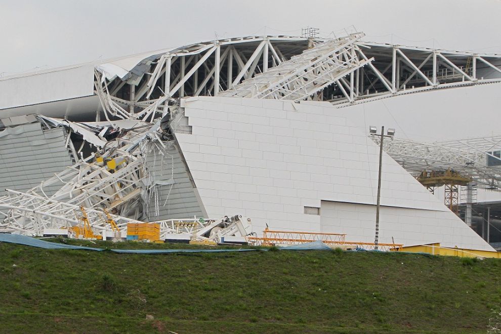 Crolla muro dello stadio, quindici vittime e ventuno feriti in Congo dopo scontri 