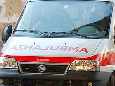 Auto precipita dal viadotto in A26 e prende fuoco, due vittime