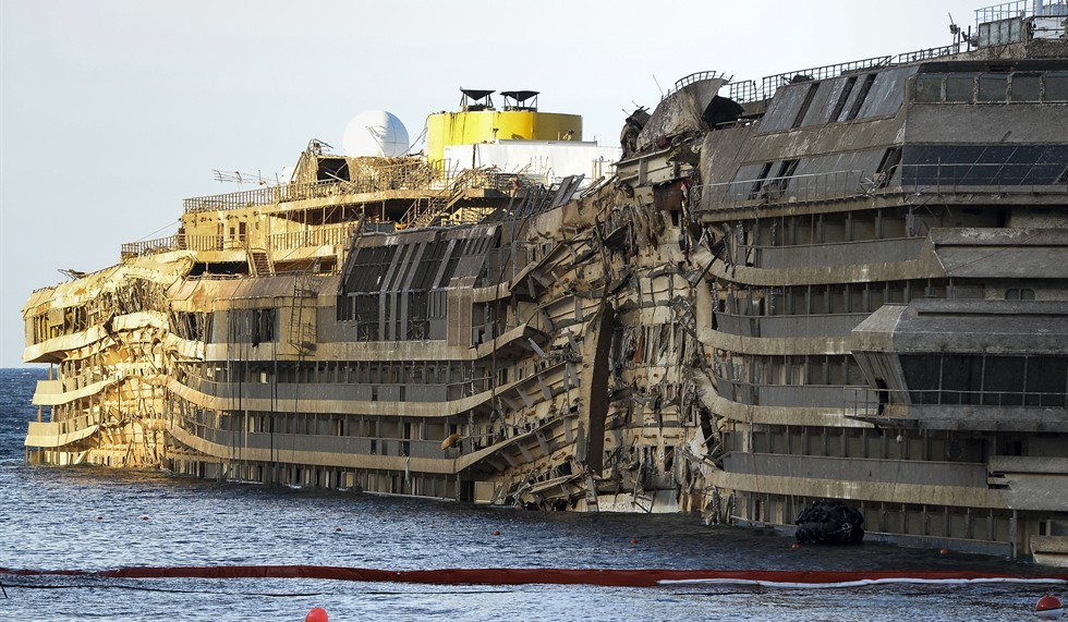 Arrivo della Concordia a Pra, l'ordinanza della Capitaneria di porto