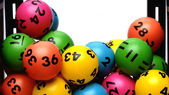 Trova due euro per strada, li gioca al Lotto e ne vince 12 mila 