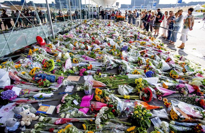 Aereo abbattuto, scatole nere a olandesi: Saranno portate in Gb a Farnborough per esami