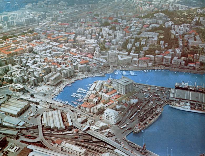 Savona, gli operatori portuali contro l'accorpamento con Genova