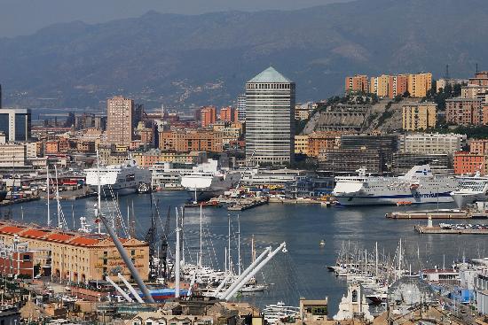 Genova non si svuota neppure a Ferragosto E il meteo non aiuta i vacanzieri