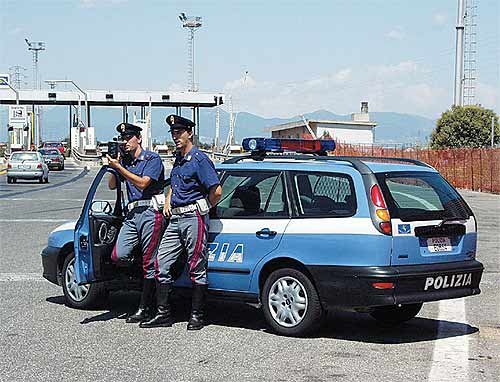 Maxi furto in tabaccheria genovese, bottino 10 mila euro
