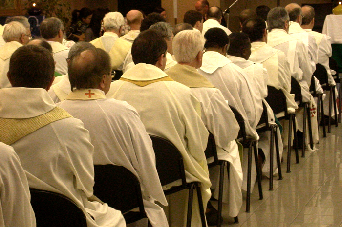 Truffavano preti con false eredità, li smaschera sacerdote genovese 