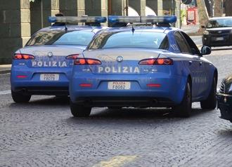 Aggredito e rapinato del cellulare e del portafoglio nel centro storico