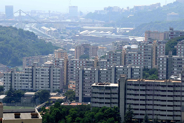 Genova, donna colta da raptus prende a martellate la sorella