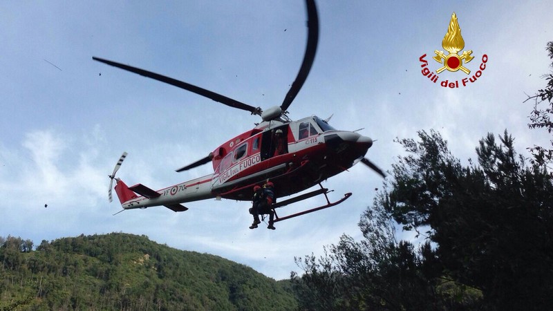Cade in un sentiero delle 5 Terre, recuperato in un lago di sangue