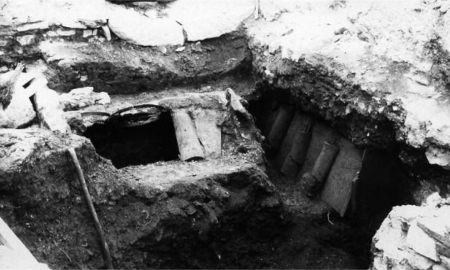 Archeologia, trovata una sepoltura anomala davanti a una chiesa