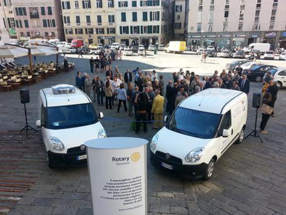 I Rotary di Genova consegnano furgoni a Sant'Egidio e Banco alimentare 