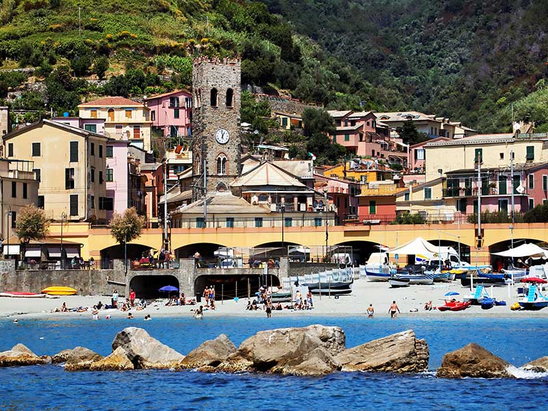 Parcheggi abusivi nelle parco delle Cinque Terre