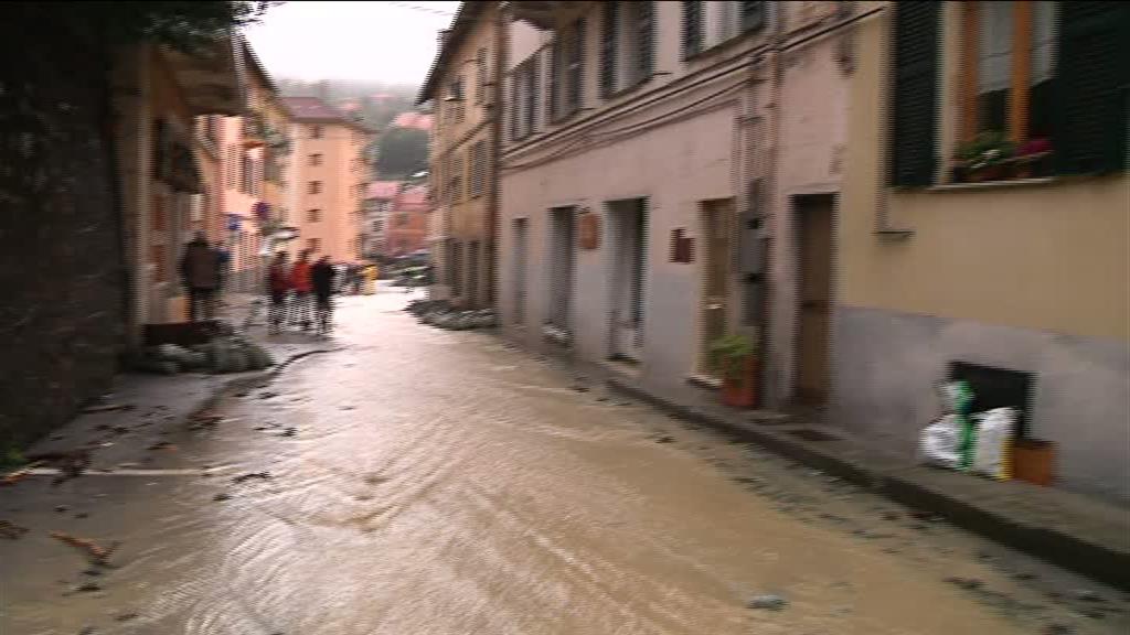 Alluvione, anziani in casa di riposo trasferiti a braccia