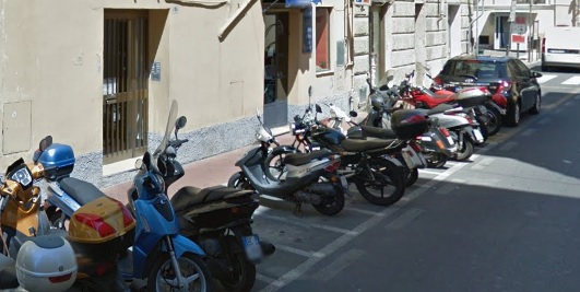 Imperia, rogo di motorini vicino a una pizzeria