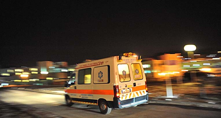 Incidente, cade dalla moto: amputato piede a 32enne