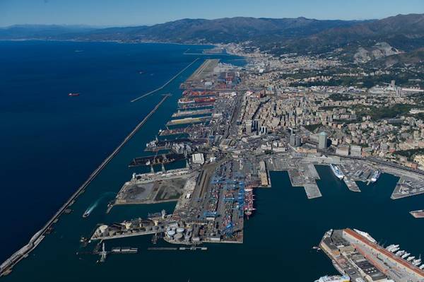 Giù parte della diga e nuovi dragaggi: ecco il piano del porto