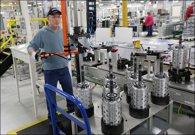 Produzione industriale, meno 2,9% in un anno