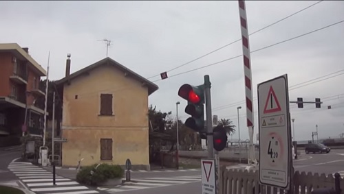 Passaggi a livello in tilt, disagi nel savonese