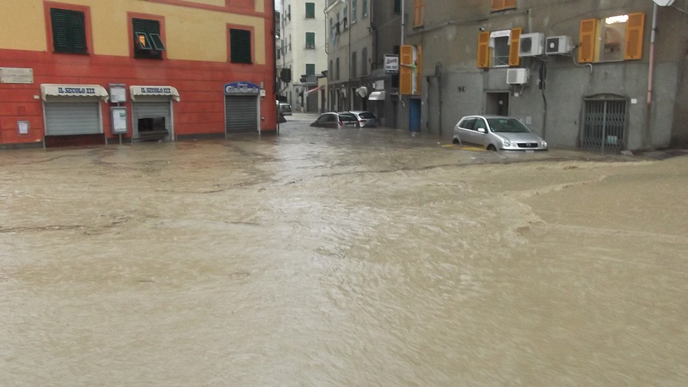 Liguria nel fango: un disperso, centinaia di sfollati e isolati