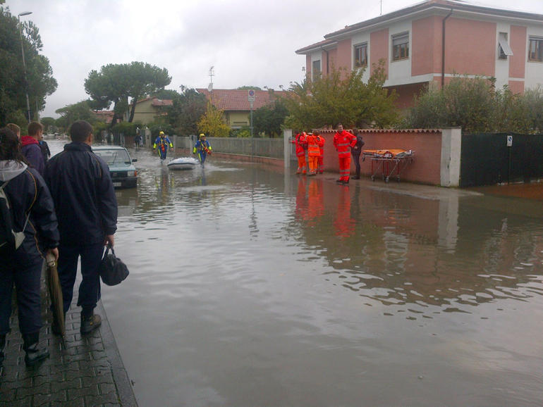 Maltempo, gli occupanti del Comune di Carrara: 