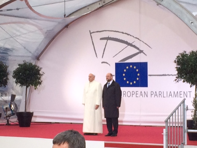 Storica visita del Papa al Parlamento Ue riunito per l'occasione in sessione solenne