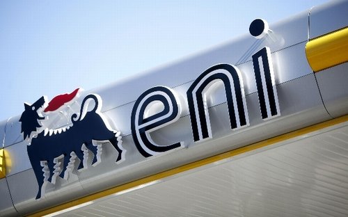 Evasione accise sui carburanti, indagati 16 dipendenti Eni