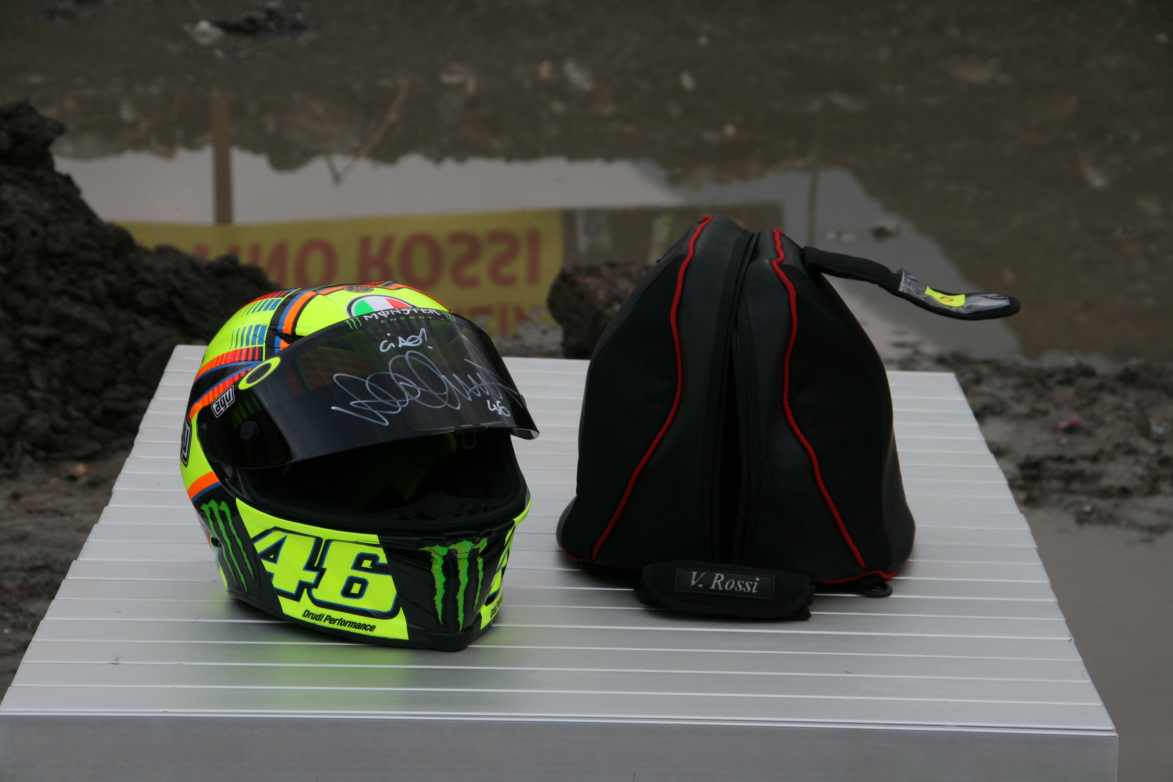 Stasera alle 21 Viaggio in Liguria con il casco di Valentino Rossi 