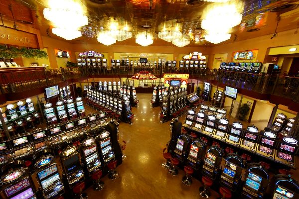 Casinò Sanremo, gioca 3 euro alla slot e ne vince oltre 200mila