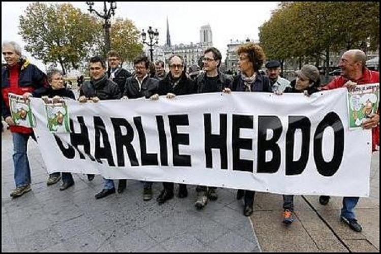 Charlie Hebdo torna in edicola, pronte 1 milioni di copie
