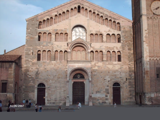 Il Sindaco di Berceto mendicante davanti al Duomo di Parma
