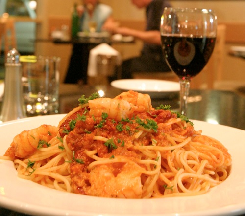 Con la crisi gli italiani si reinventano chef: boom di ristoranti e take away 