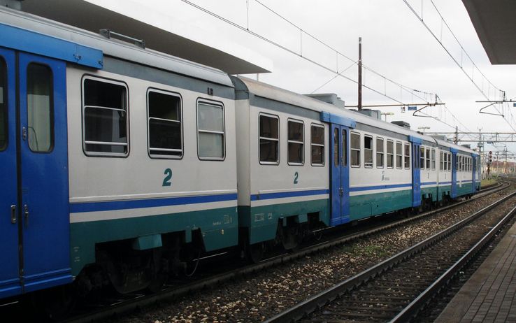 Senza biglietto, bloccano Intercity per 40 minuti