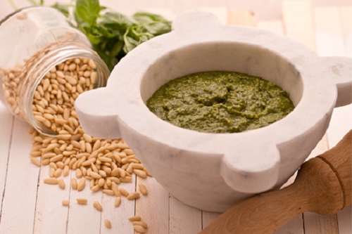 Lo chef Oldani rilancia la querelle sul burro nel pesto