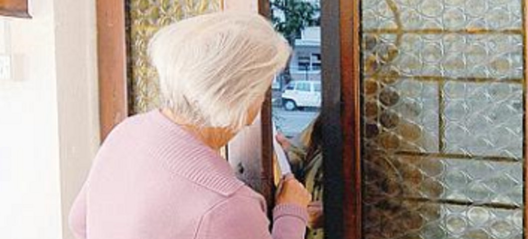 Finto idraulico deruba anziana: bottino di 1000 euro 