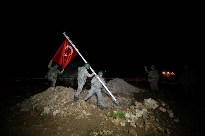 Siria, blitz turco per evacuare un mausoleo